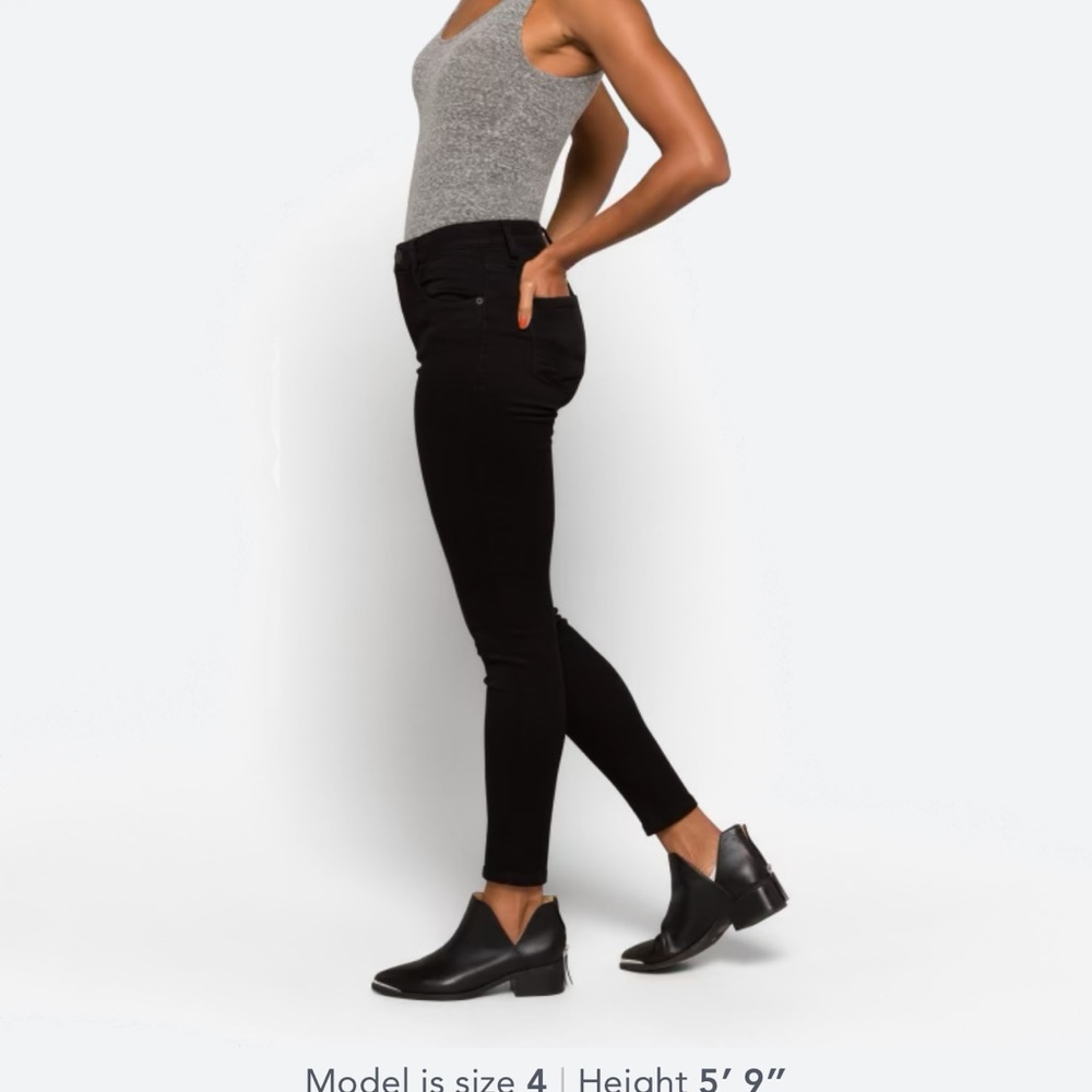 Stitch Fix black skinnies. Never worn.